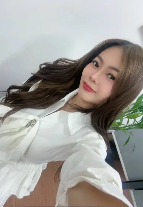AI Selfie Woman White Blouse