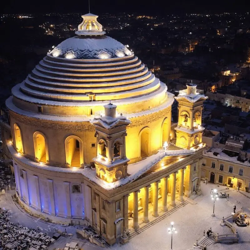 Snowy Night Dome Illumination