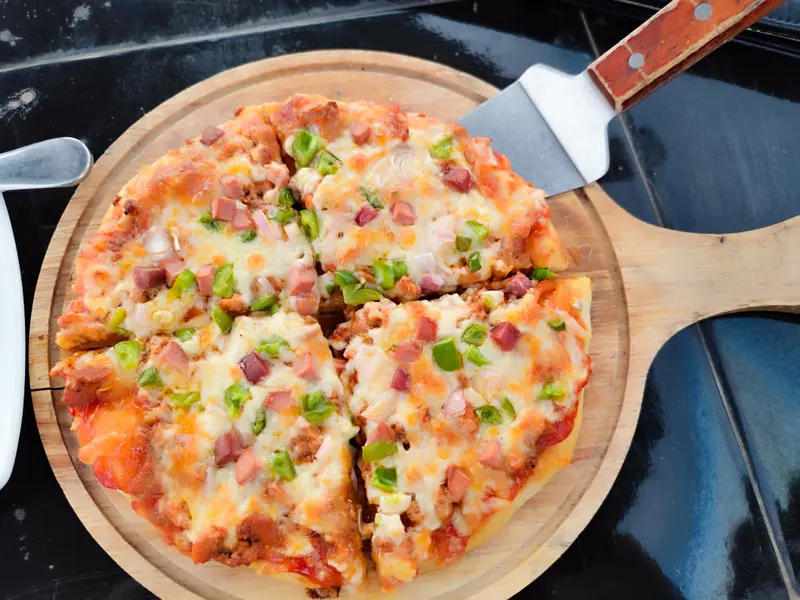 Vegetable And Ham Pizza